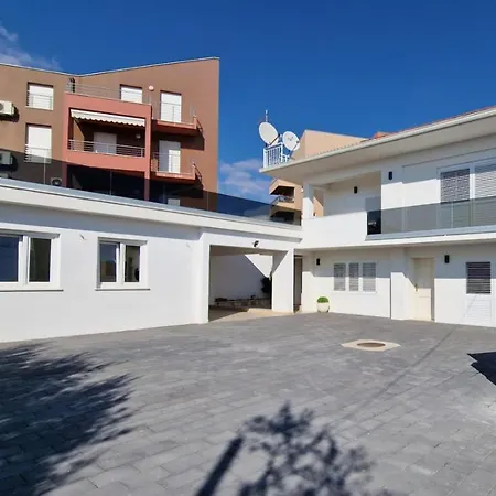Apartmani- Lastro 아파트