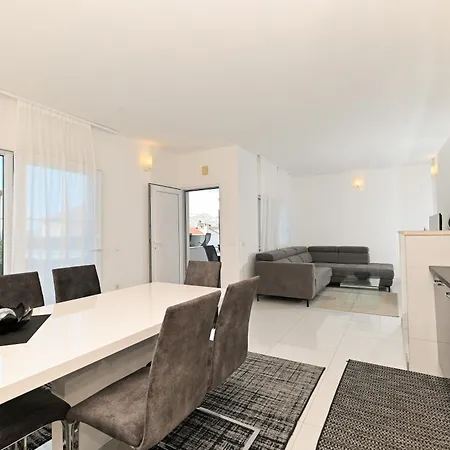 Apartmani- Lastro 아파트 트로기르