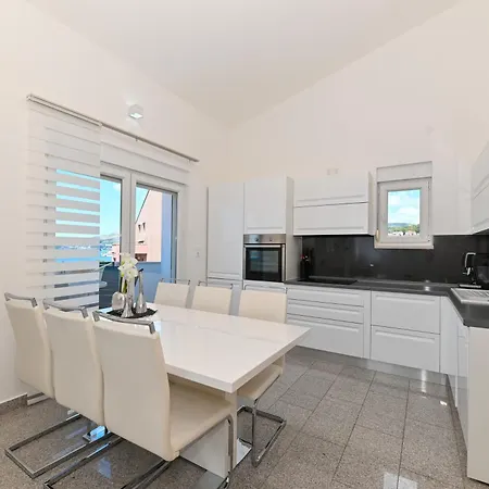 Apartmani- Lastro 아파트 *