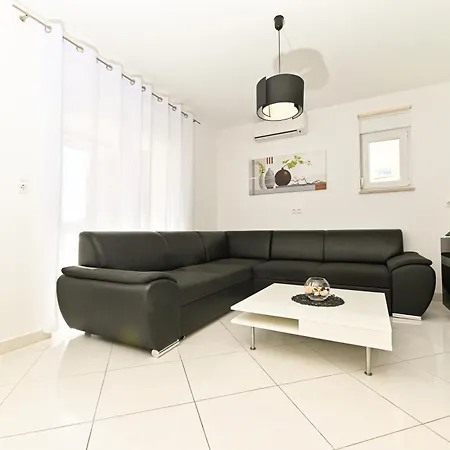 Apartmani- Lastro Lägenhet