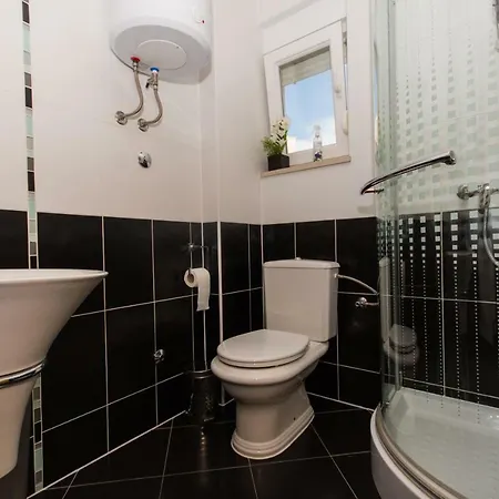 Apartmani- Lastro Lägenhet